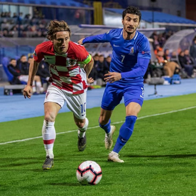 a soccer player run in a game